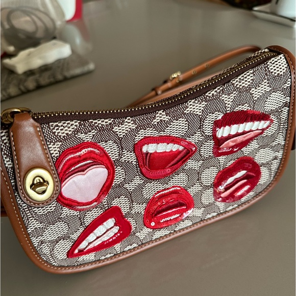 COACH x Tom Wesselmann Swinger - Picture 7 of 9